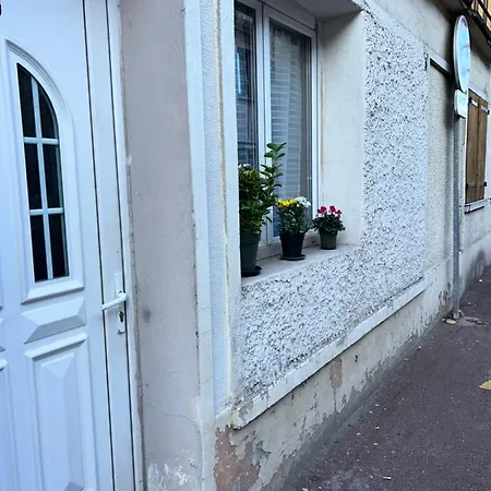 Charmant Studio Au Bord Du Lac D'Elancourt Village Exterior foto